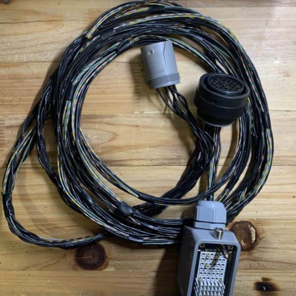 plexouda-kalwdiwn-gia-ECU-CATERPILLAR-me-fisa-1673693